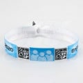 Bracelet en tissu á code QR